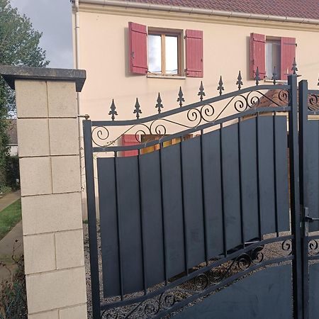 Maison Cheptainville Avec Terrasse Sur Verdure ภายนอก รูปภาพ